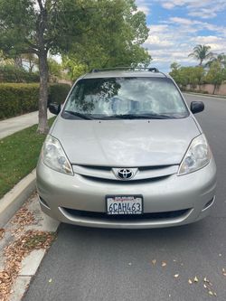 TOYOTA SIENNA LE 2008