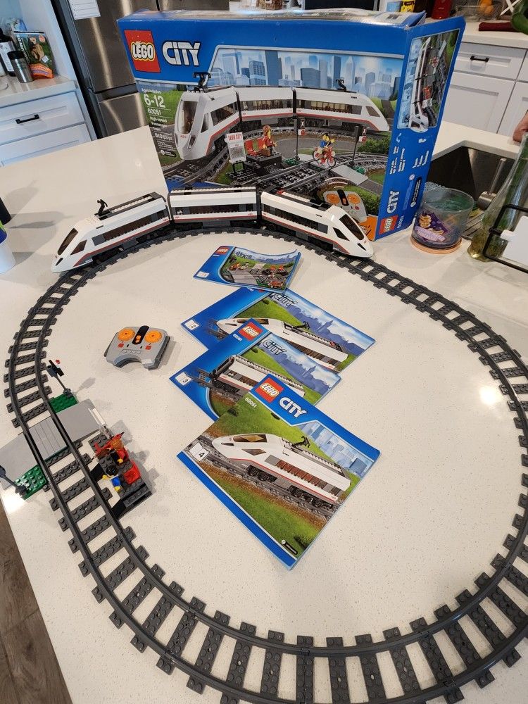 COMPLETE!! Lego 60051 High Speed Passenger Train