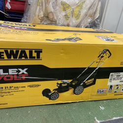 DEWALT 20V MAX 21 in. Battery Powered Self Propelled Lawn Mower (too Only)
