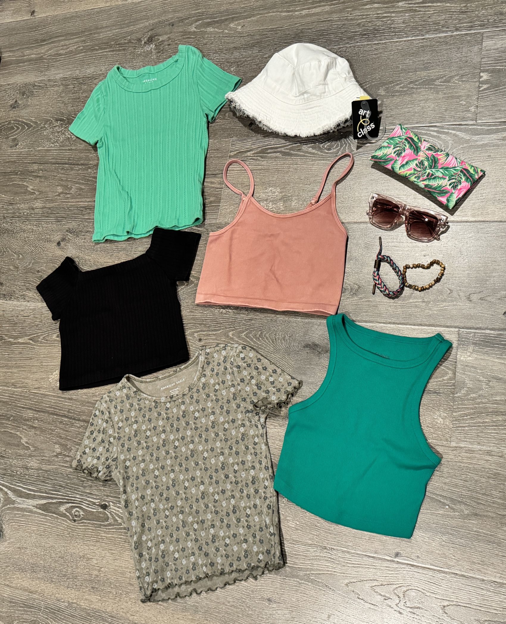 Back To School: Girls Juniors/ Women’s Tops XS/S. American Eagle & Tilly’s RSQ + Sunglasses & Reversible Hat. Like New!
