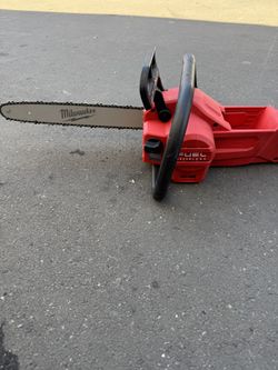 Milwaukee M18 FUEL 16 in. 18V Lithium-Ion Brushless Battery Chainsaw (Tool-Only)