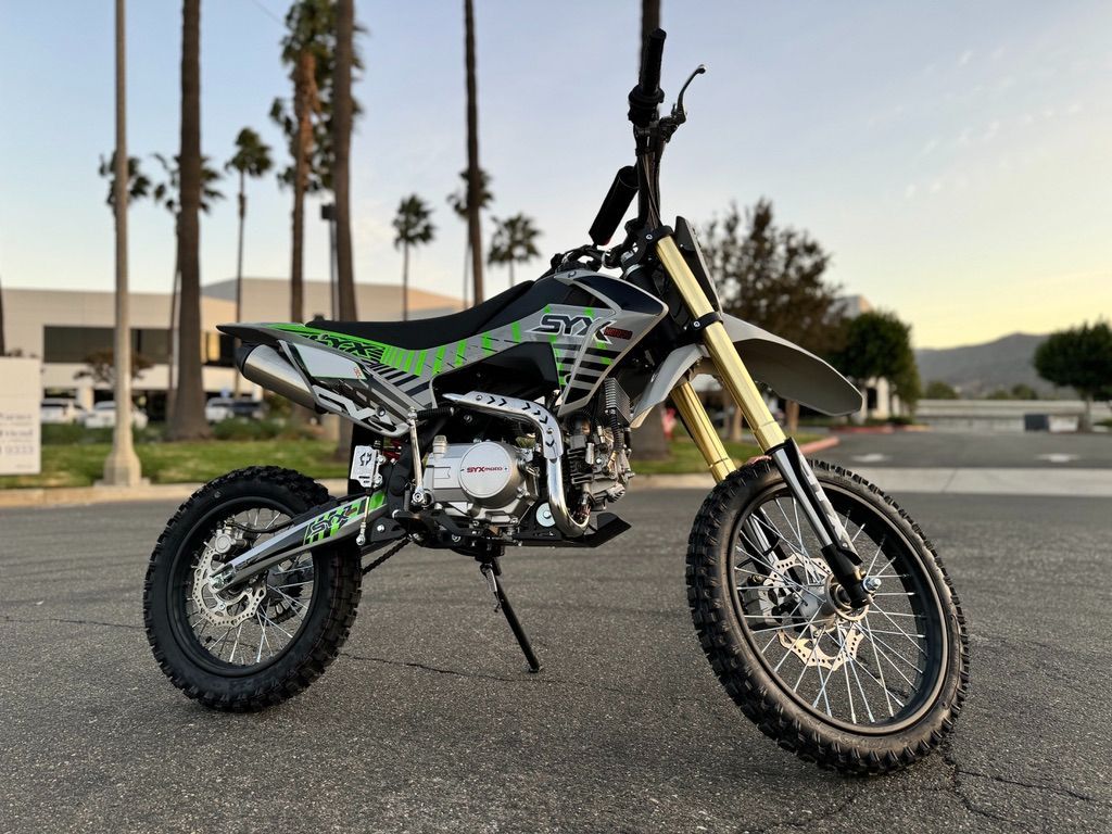 Whip 125 - New Pit Bike with Electric Start 4 Speed and Exhaust
