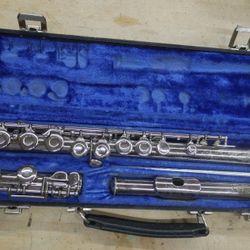 gemeinhardt flute M2 with case 879389-1