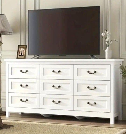 BEAUTIFUL WHITE 9 DRAWERS DRESSER BRAND NEW 60X17X34 .ROLLING DRAWERS GREAT QUALITY!!