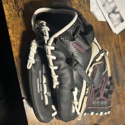 11 Inch Mizuno Softball Glove - Girls