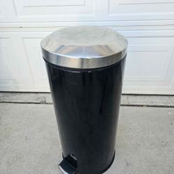 Kitchen Trash Can Very Cleaned Just Washed It 