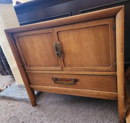 2 Vintage Nightstands  Drexel Meridian  Solid Wood