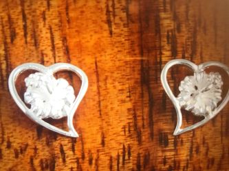 Silver heart hibiscus earrings