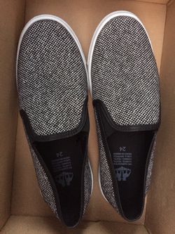 Women’s Shoes size 24 / US 6.5 brand new