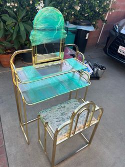 Beautiful gold vanity set