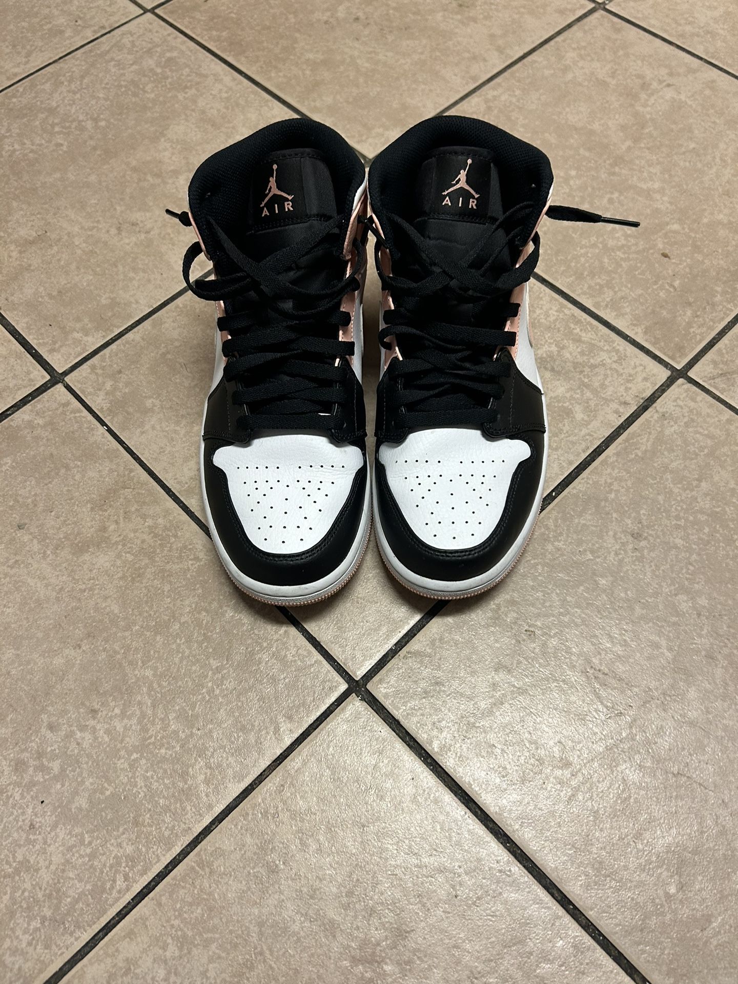 Air Jordan Mid 'Crimson Tint'