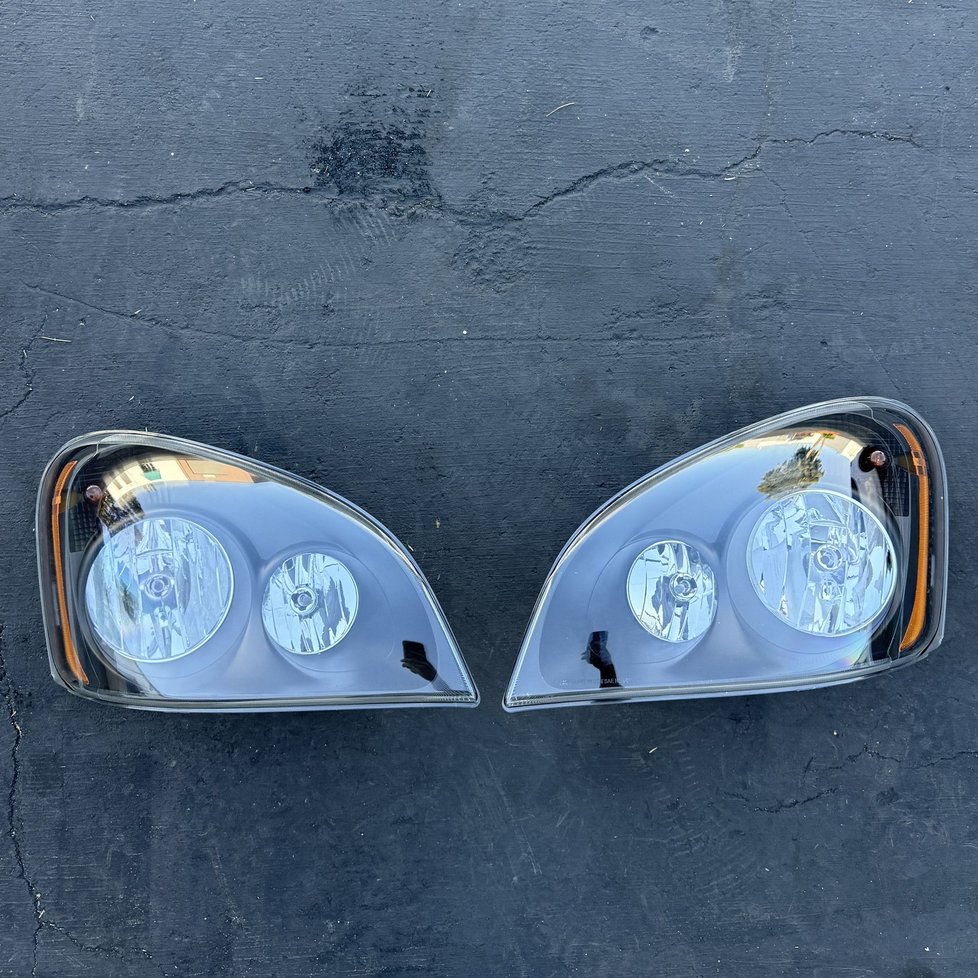 Pair Headlights Assembly 2008-2016 Freightliner Cascadia Black Housing Headlamps Left Right Side
