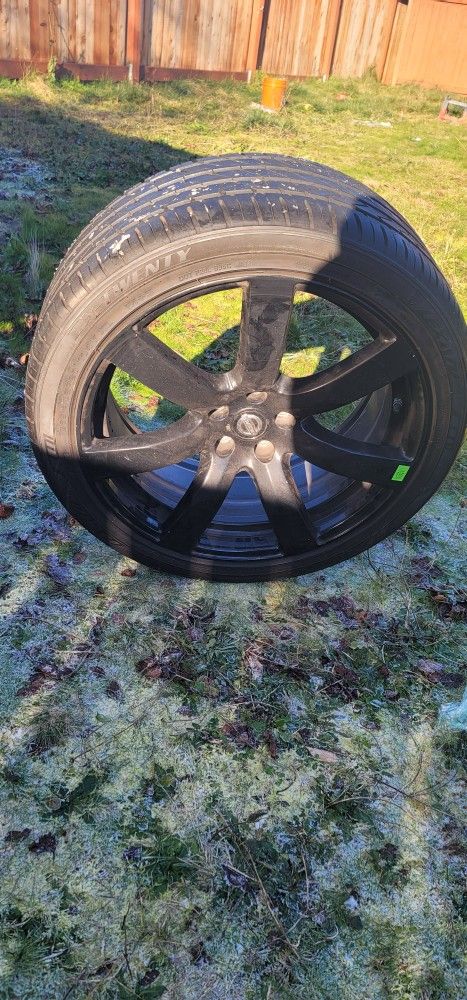 Nissan GTR R35 wheels and Tires