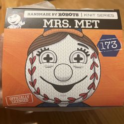 Mrs. Met Vinyl Figure Handmade By Robots SGA NY Mets 5/6/23