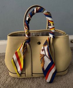 Beautiful convertible yellow bag