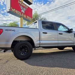 17x9 Lock Wheels / 265 70n17 Goodyear HT