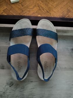 Munro ladies sandals.