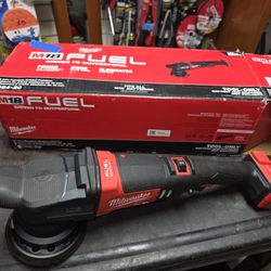 MILWUAKEE M18 FUEL BRUHLESS VARIABLE SPEED BUFFER TOOL ONLY NEW 