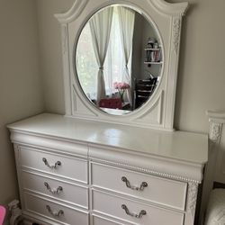 Princess vanity/dresser!