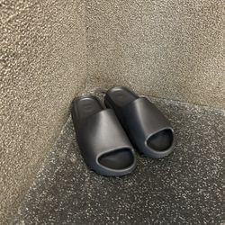 Yeezy Slides Black Size 11