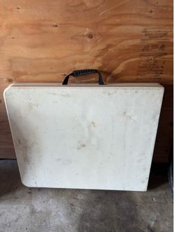Portable folding table