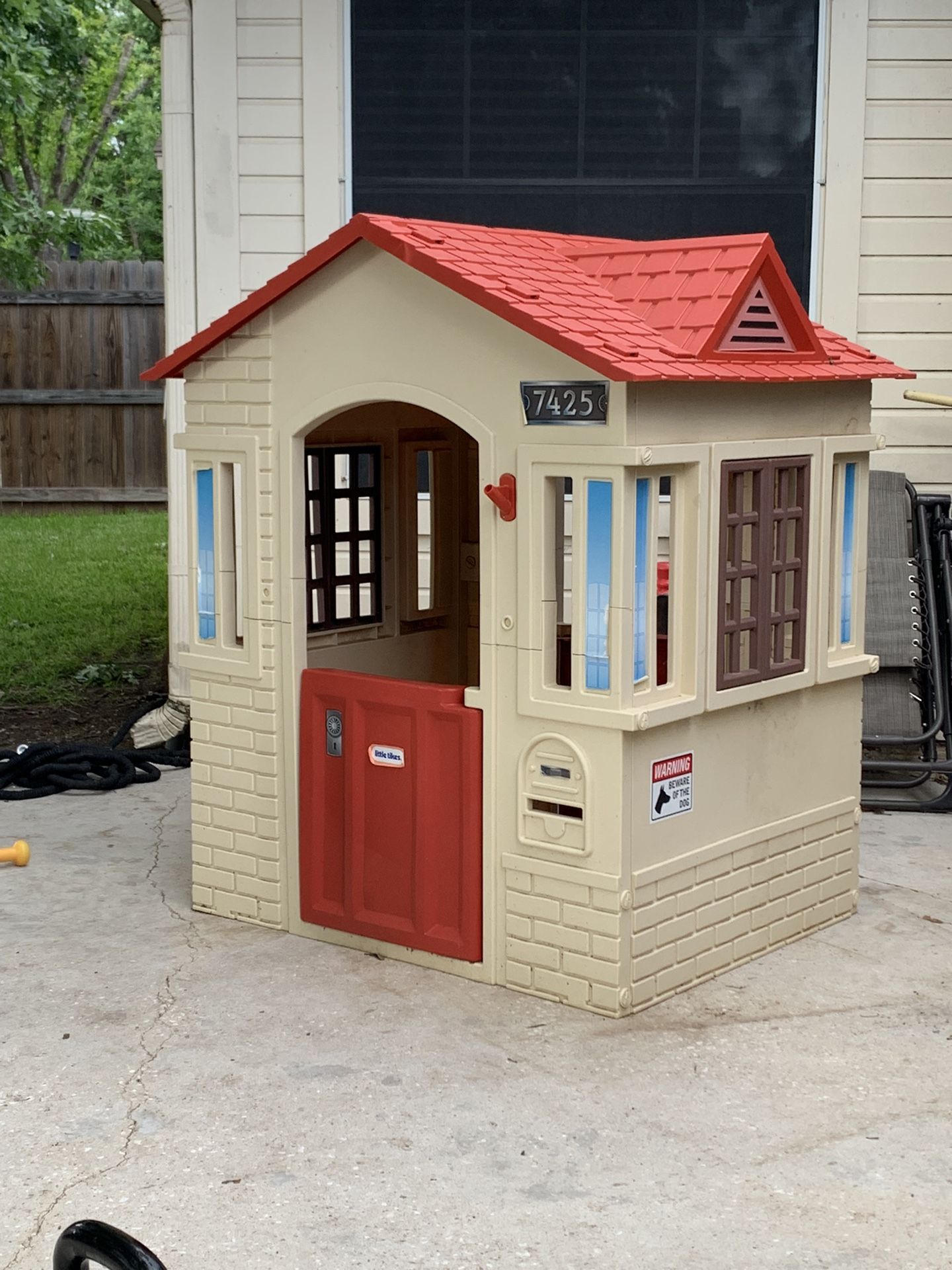 Little Tikes clubhouse