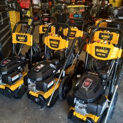DEWALT
3300 PSI 2.4 GPM Cold Water Gas Pressure Washer with DeWalt 208cc Engine