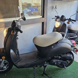 
Coleman Powersports 49cc Gas Powered Scooter Moped - Gray