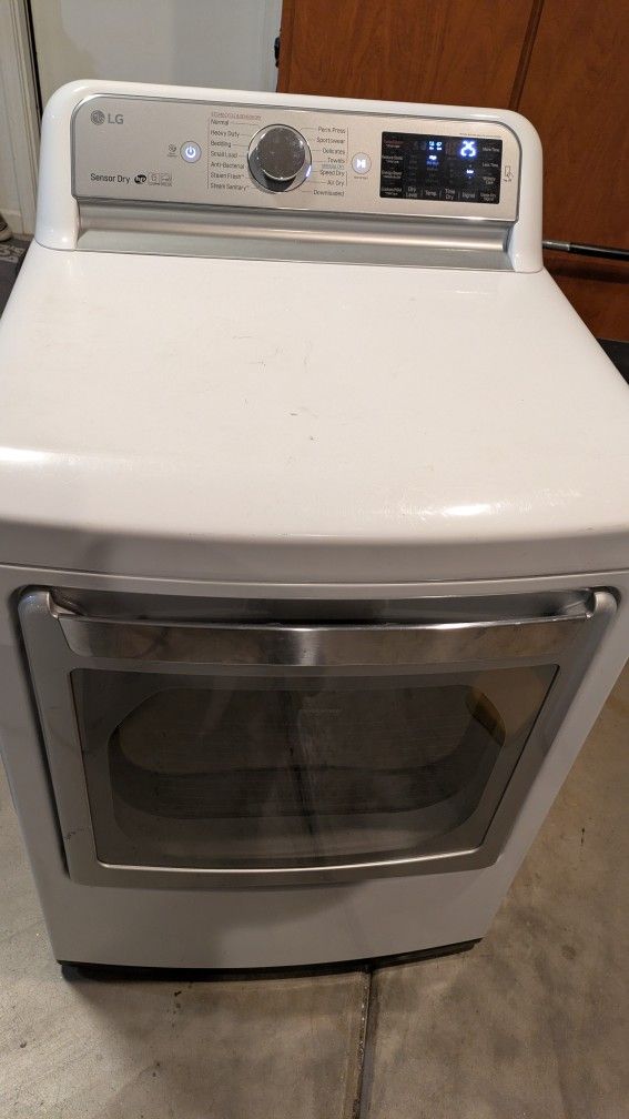 LG Electric Dryer With Steam Feature
