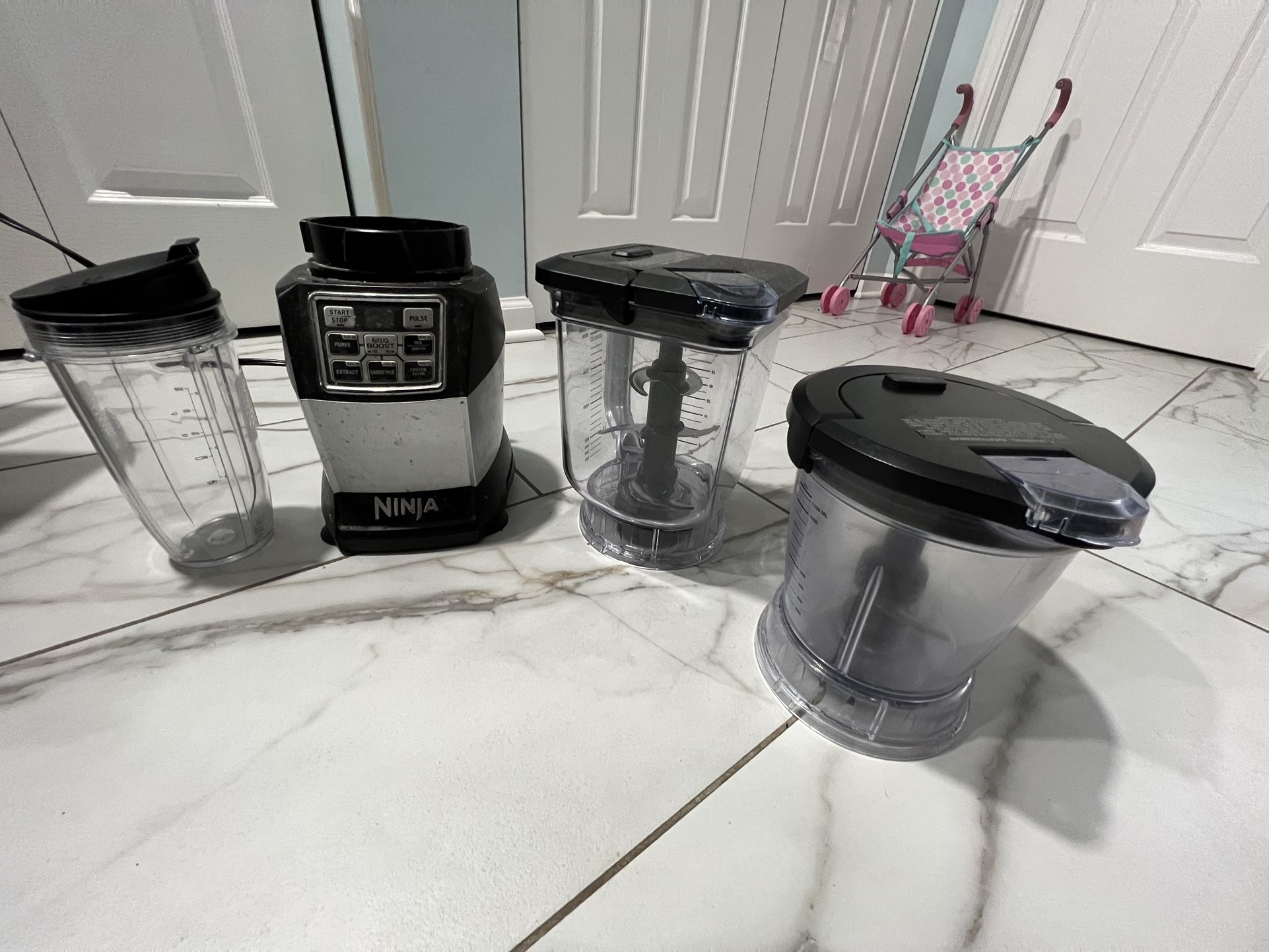 Blender Ninja kitchen professional Auto IQ With small and big blenders