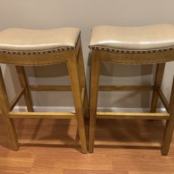 Set Of 2 Wooden Bar Stools 