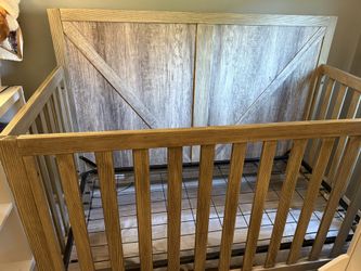 Full-Size Wooden Baby Crib – Great Condition