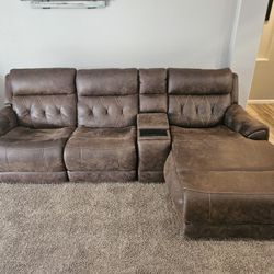 Dual Recliner With Chaise Lounge 