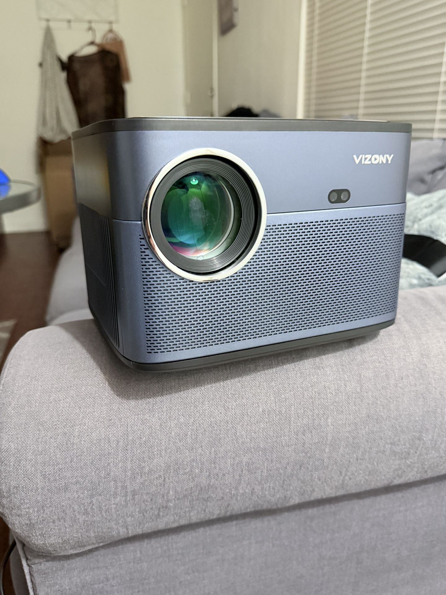 FHD, 4K Supported, AutoFocused Projector running Android