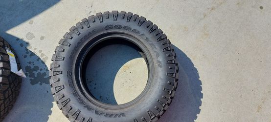 285/70/18 GoodYear Wrangler Duratrac