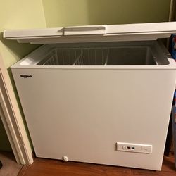 Whirlpool Freezer Chest - 9 cubic feet