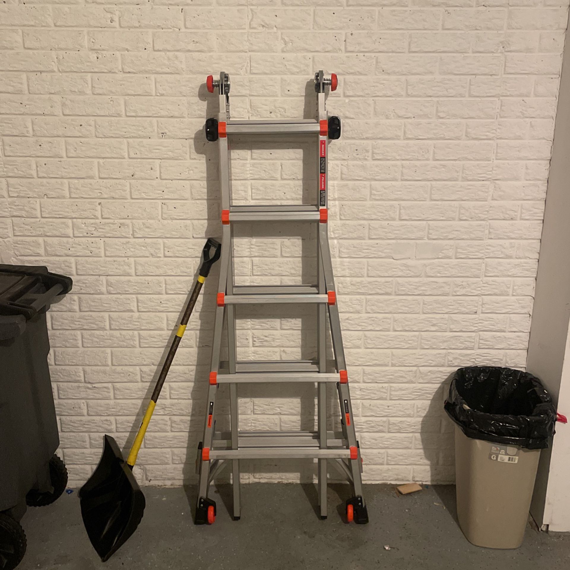Little Giant Ladders Multi M22 22-ft Reach Type 1a- 300-lb Load Capacity Telescoping Multi-Position Ladder