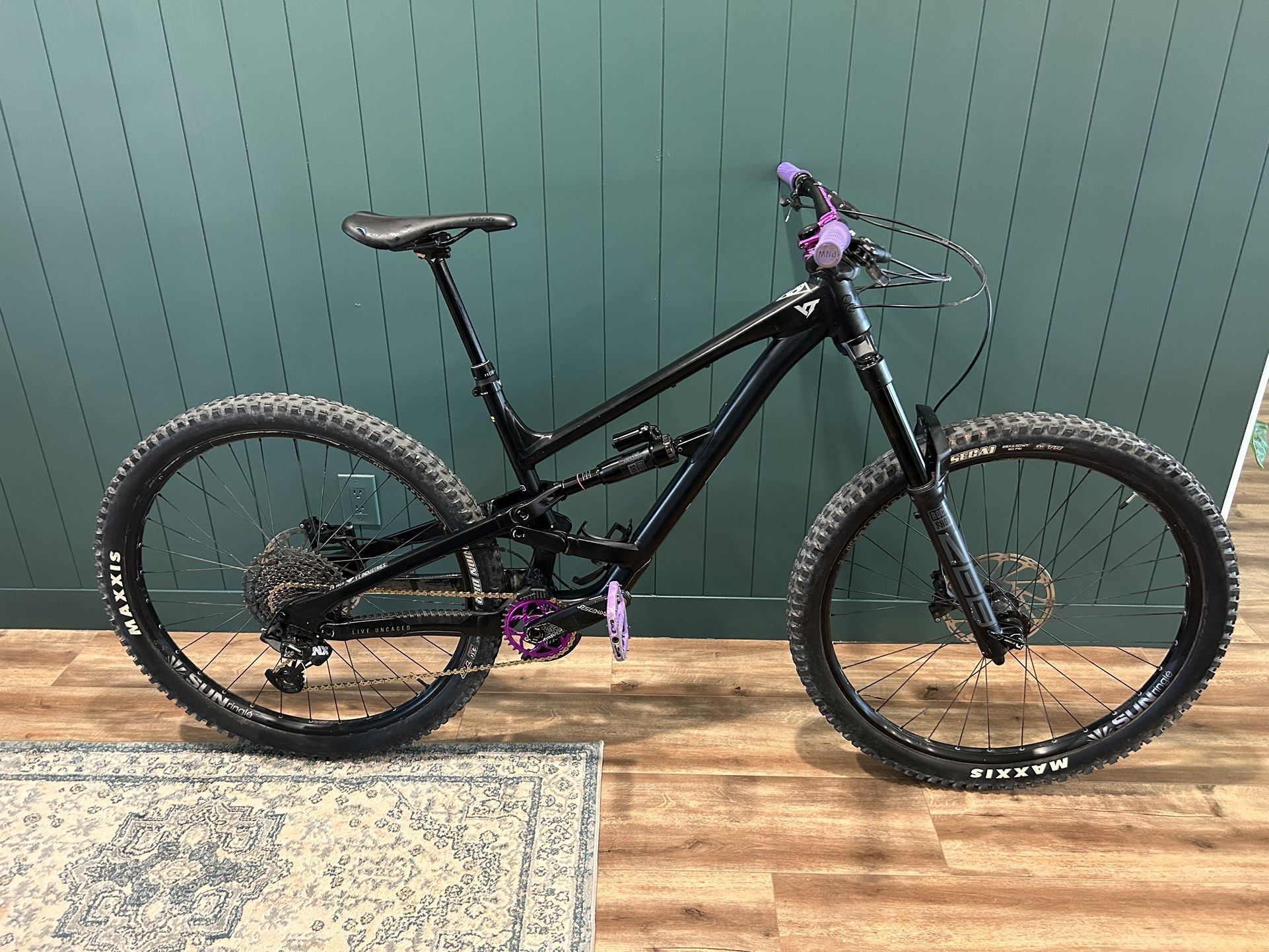 2023 YT Capra Core 1