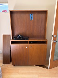 Free Flat Panel TV Console & Blu-ray player