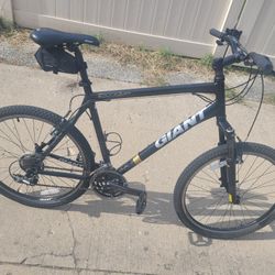 GIANT BOULDER ALUXX 6000 SERIES BUTTED ALUMINUM TUBING XL 22INCH FRAME 61"-64" HEIGHT 26X2.125 DETACHABLE ALUMINUM GIANT RIMS KENDA TIRES 21-SPEED 