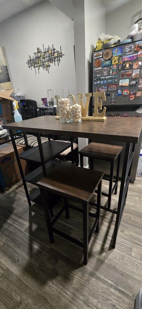 Sale Beautiful Dining Table