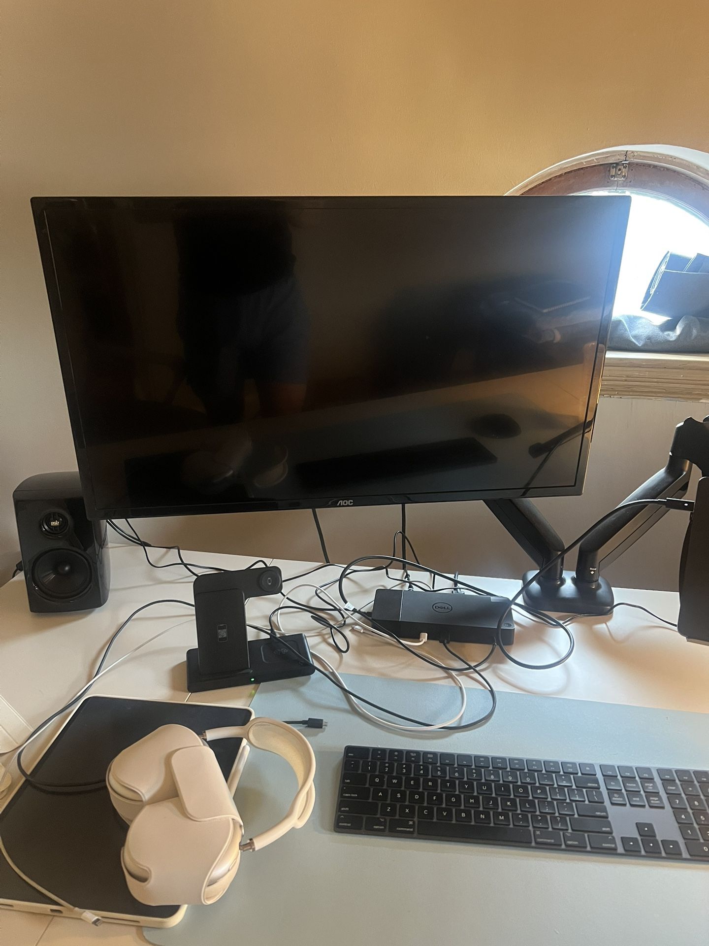 32 Inch HD AOC Computer Monitor