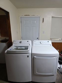 LG WASHER AND DRYER SET BOTH ELECTRIC XL CAPACITY 5.0 CU CLEAN AND DESINFECTED DELIVERY AVAILABLE FOR EXTRA FEE