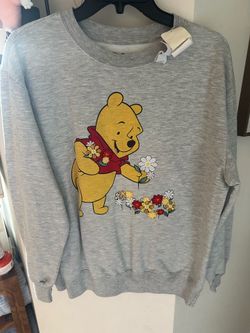 Disney Winnie the Pooh Floral Embroidered Gray Sweatshirt Large
