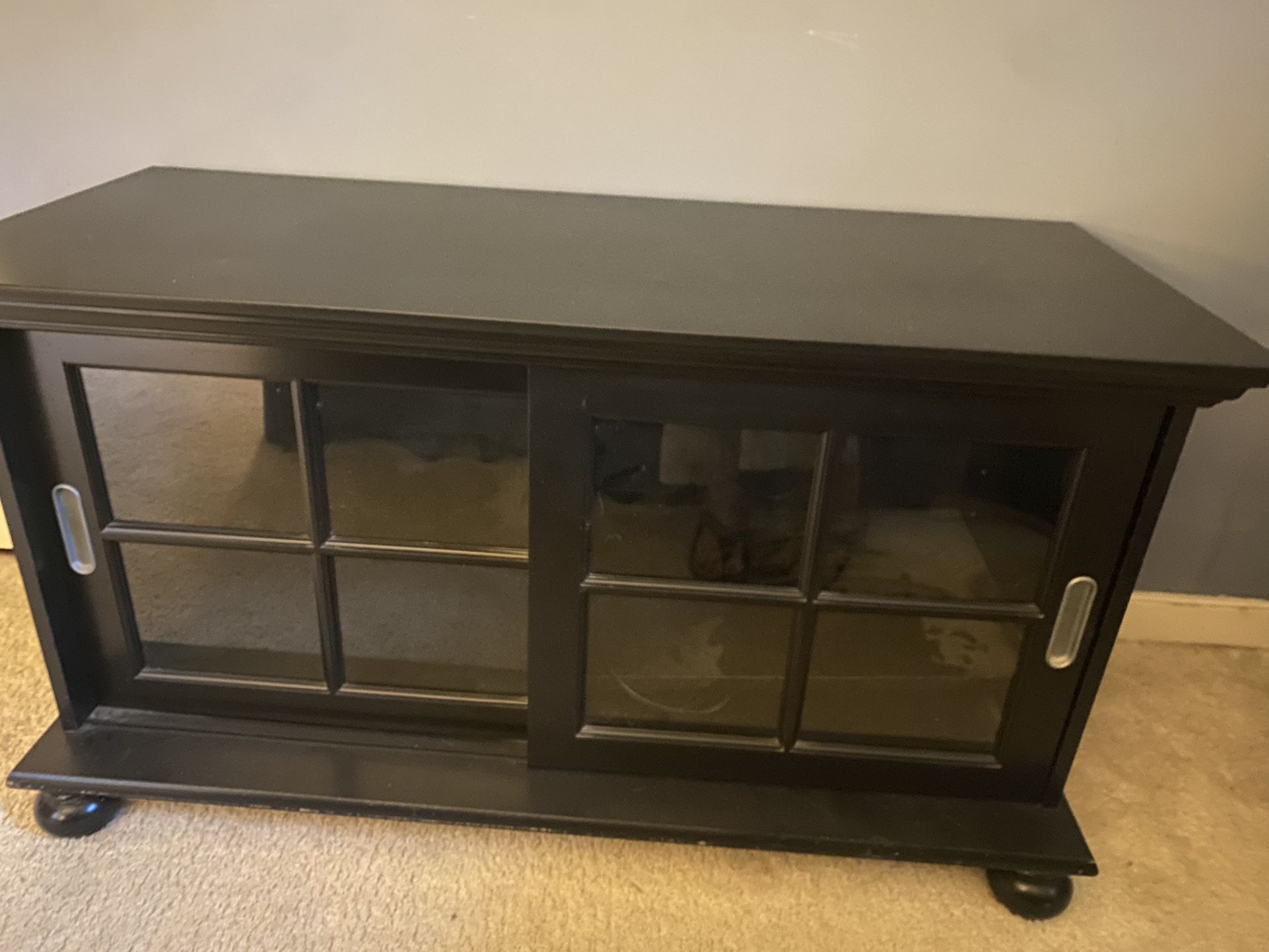 Black TV/ Entertainment Stand