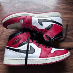 Air Jordan 1 Chicago Mids
