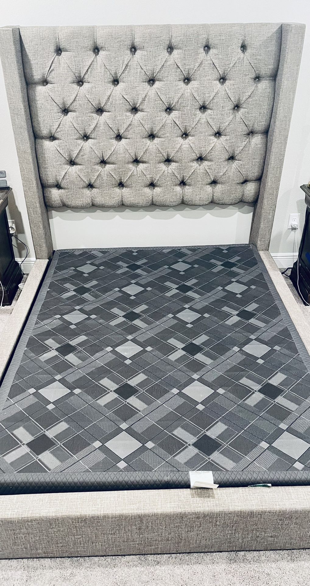 Queen Sz Matress ( Beauty Rest Black label) Box spring ,...
