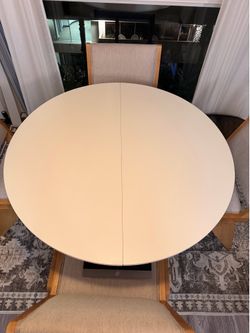 Circular - extendable Dinning Table and 4 chairs