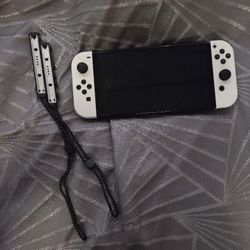 LIKE NEW NINTENDO SWITCH OLED BUNDLE 