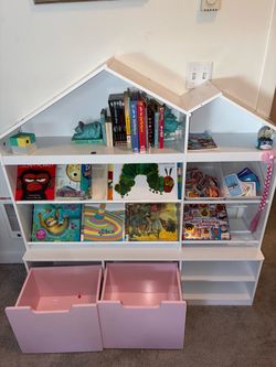 Kids House-Shaped Bookshelf with Storage Bins